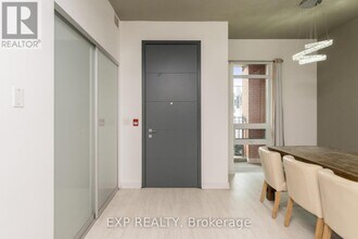220 George St in Toronto, ON - Building Photo - Building Photo