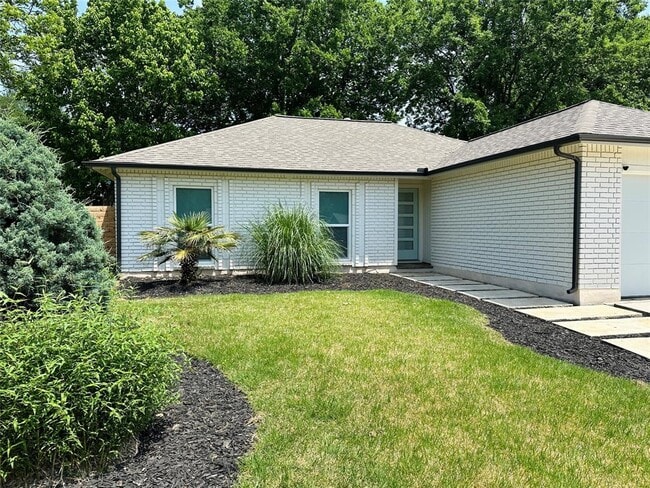 4504 W Village Ct in Austin, TX - Building Photo - Building Photo