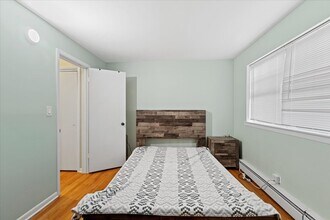 1725 Howard Ave in Des Plaines, IL - Building Photo - Building Photo