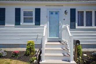 42 Buttonwood Rd in Dartmouth, MA - Building Photo - Building Photo