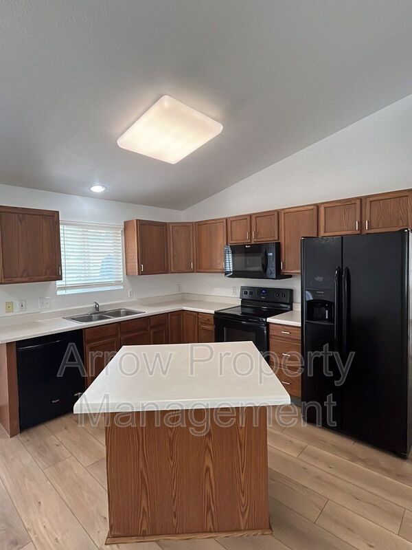property at 249 W Irving St