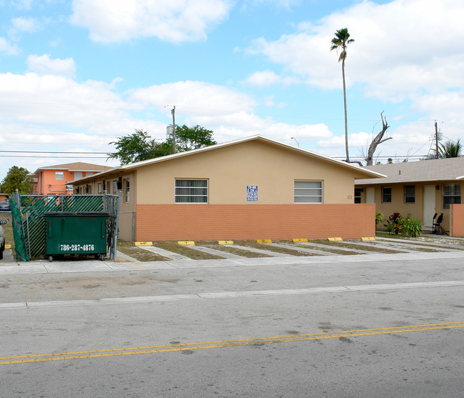 53-61 W 25th St in Hialeah, FL - Building Photo - Building Photo