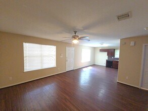 5 Hancock St in Conroe, TX - Building Photo - Building Photo