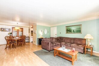 102 Oak Ln in Brockton, MA - Building Photo - Building Photo