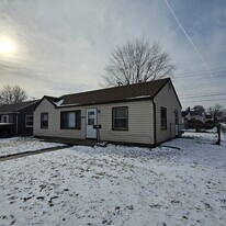 26391 Academy St in Roseville, MI - Building Photo