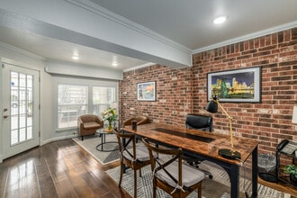 Towne Oaks II in Austin, TX - Building Photo - Interior Photo