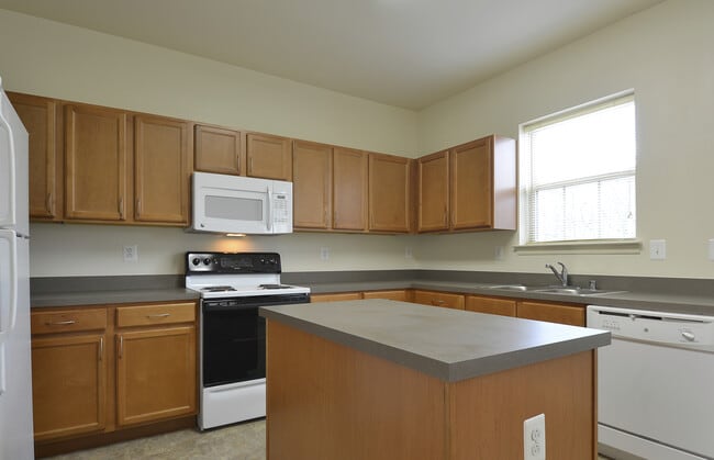 The Pointe at Manorgreen Townhomes in Middle River, MD - Foto de edificio - Building Photo