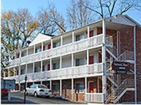 Beechwood Manor I Apartments in Bloomington, IN - Building Photo