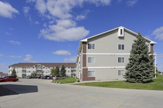 Amber Crossing Apartments in Fargo, ND - Building Photo - Building Photo