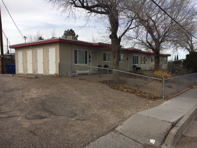1405 Amherst Dr SE in Albuquerque, NM - Foto de edificio - Building Photo