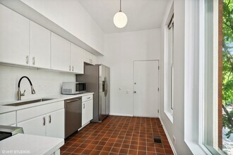 2058 N Seminary Ave in Chicago, IL - Building Photo - Building Photo