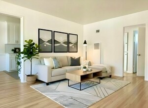 Spacious 1 & 2 Bedroom Apartments in Burbank, CA - Building Photo - Building Photo