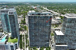 121 NE 34th St, Unit 2807 in Miami, FL - Building Photo