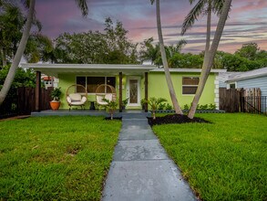 418 N Palmway in Lake Worth Beach, FL - Building Photo - Building Photo