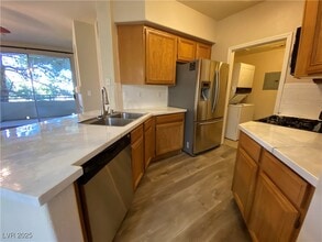 7147 S Durango Dr in Las Vegas, NV - Building Photo - Building Photo