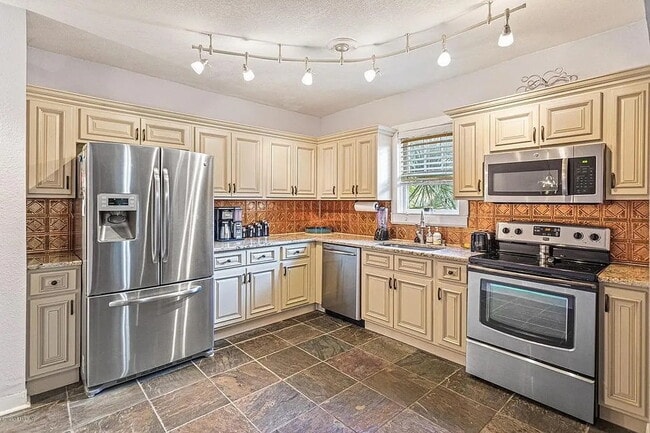 809 Acosta Street, Unit 811 in Jacksonville, FL - Building Photo - Building Photo