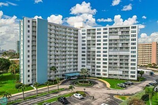 201 N Ocean Blvd in Pompano Beach, FL - Building Photo