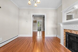 895 Montgomery St in Jersey City, NJ - Building Photo - Building Photo