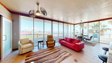 2060 Beach Blvd, Unit 105 in Biloxi, MS - Building Photo - Building Photo
