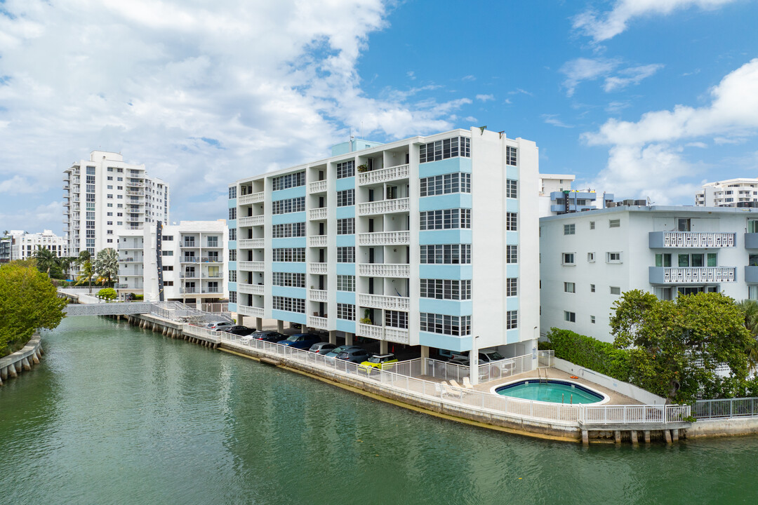 Bonne Vie in Miami Beach, FL - Foto de edificio