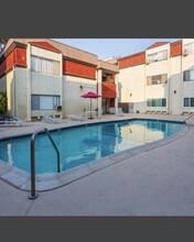 5651 Sumner Way, Unit 209 in Culver City, CA - Building Photo - Building Photo