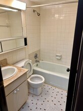 5306 N Cumberland Ave-Unit -209 in Chicago, IL - Building Photo - Building Photo