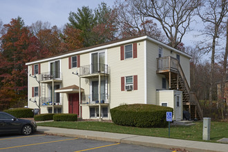 Countryside Terrace in Attleboro, MA - Foto de edificio - Building Photo