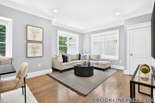 101 Sumner Rd, Unit 2 in Brookline, MA - Building Photo