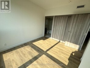 25 McMahon Dr in Toronto, ON - Building Photo - Building Photo