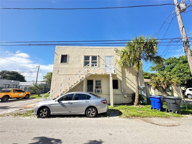 1944 Taylor St in Hollywood, FL - Foto de edificio - Building Photo