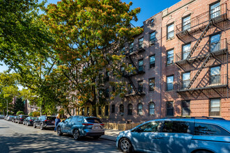 555 Ovington Ave in Brooklyn, NY - Foto de edificio - Building Photo