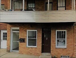 105 W Monroe Ave in Vandergrift, PA - Building Photo