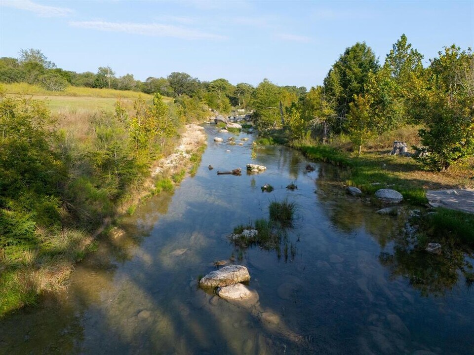 445 Bendigo Ln in Wimberley, TX - Foto de edificio