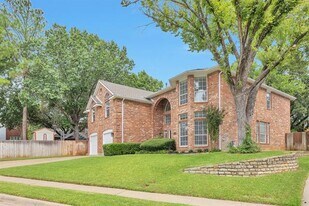 3825 Misty Glen Ct in Bedford, TX - Building Photo