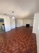 4660 Koval Ln in Las Vegas, NV - Foto de edificio - Building Photo