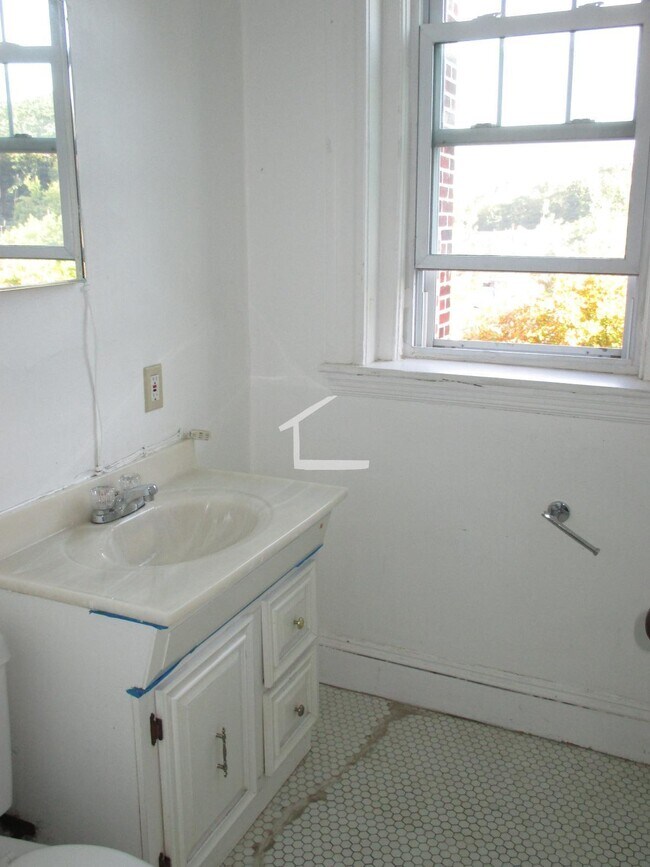 724 Washington St, Unit 2 in Brookline, MA - Building Photo - Building Photo