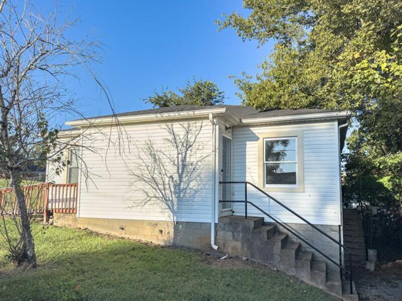 802 Robb Ave in Clarksville, TN - Building Photo