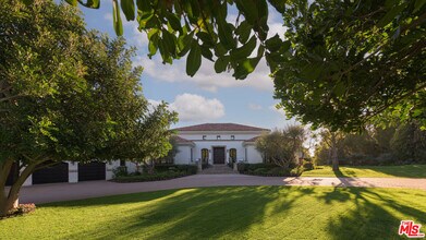 6110 Merritt Dr in Malibu, CA - Building Photo - Building Photo