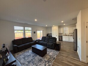 1872 W Graham St in Hanford, CA - Building Photo - Building Photo