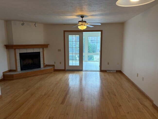 4139 Wood Hills Drive in Erie, PA - Building Photo - Building Photo