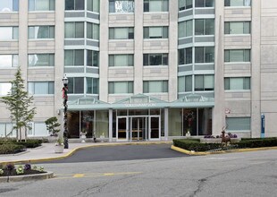 Southampton in Jersey City, NJ - Building Photo - Building Photo