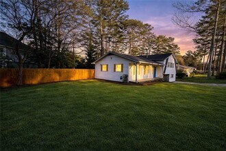 3210 Ebenezer Rd NE in Marietta, GA - Foto de edificio - Building Photo