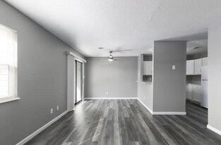 121 Sandstone Ct in Hillsboro, MO - Building Photo