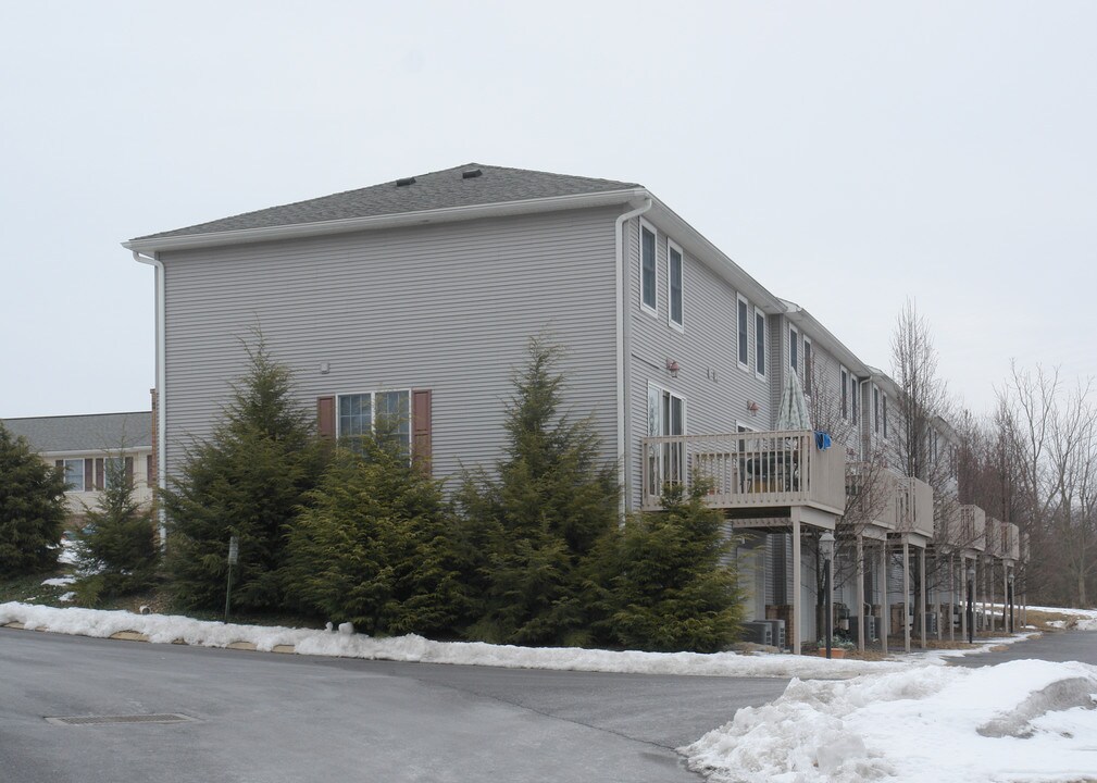 Farmstead Lane Townhomes in State College, PA - Building Photo