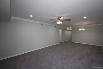 4 Starlight Walk in Holbrook, NY - Building Photo - Building Photo