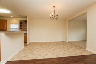 130 Megan St in Spring Hill, TN - Foto de edificio - Building Photo