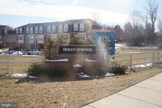 5814 Holly Springs Dr N in Capitol Heights, MD - Building Photo - Building Photo