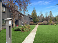 Lake Villa Apartments in Coeur d'Alene, ID - Foto de edificio - Building Photo