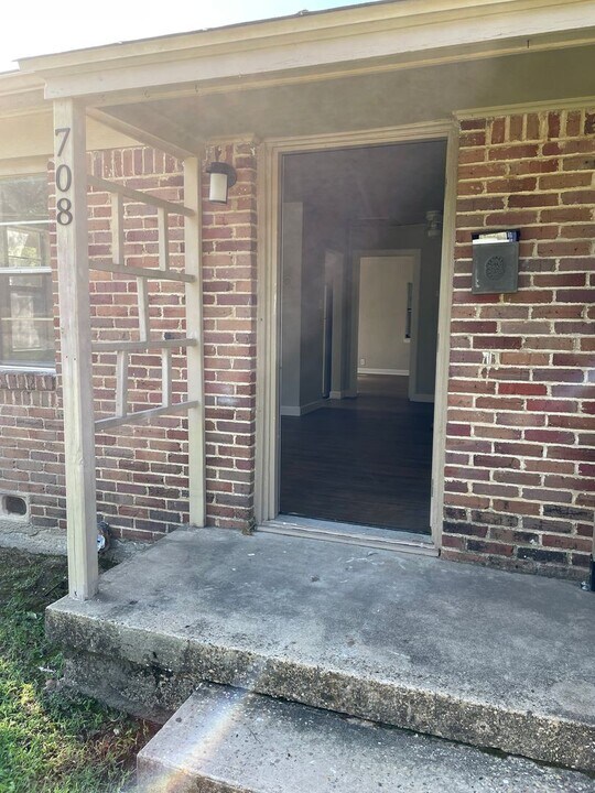 708 Roberts St in Denton, TX - Building Photo