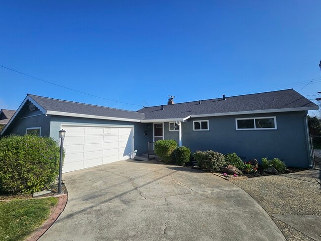 686 Coakley Dr in San Jose, CA - Foto de edificio - Building Photo